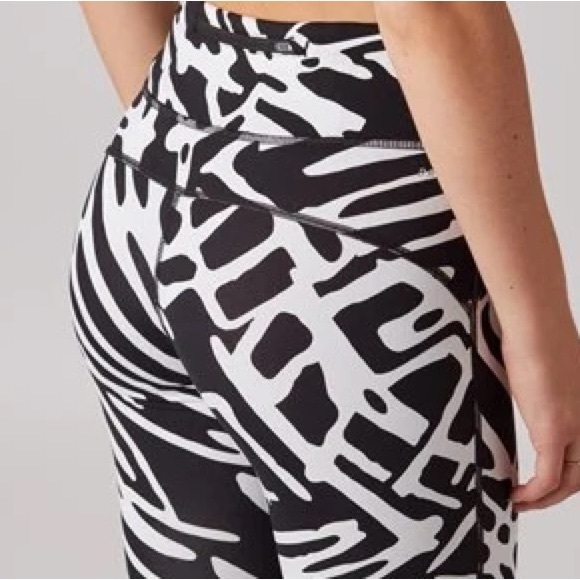 Women’s Nike Dri-Fit running tights - size S - Picture 3 of 4